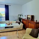 Lovely Spacious Apartment-80m2-old Style-tourist Area