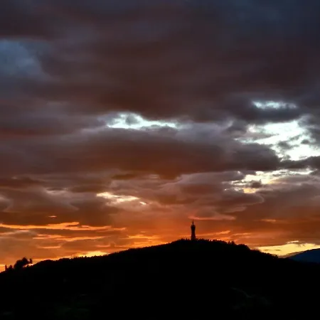 Lovely Spacious Apartment-80m2-old Style-tourist Area Rauth