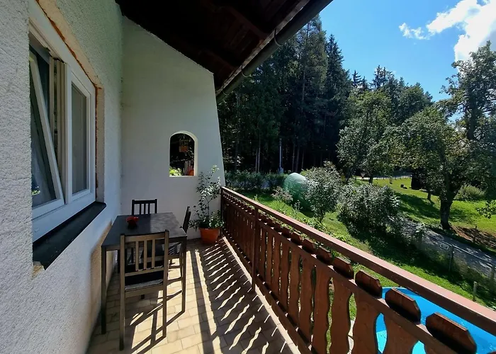 Lovely Spacious Apartment-80m2-old Style-tourist Area Apartament *